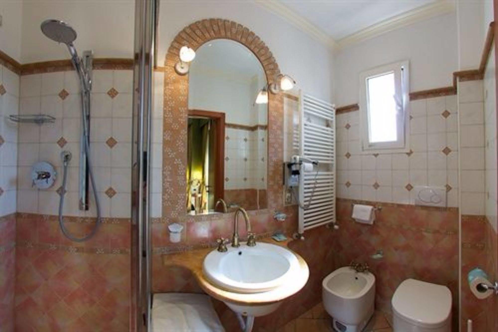 בולוניה Hotel Pedrini מראה חיצוני תמונה
