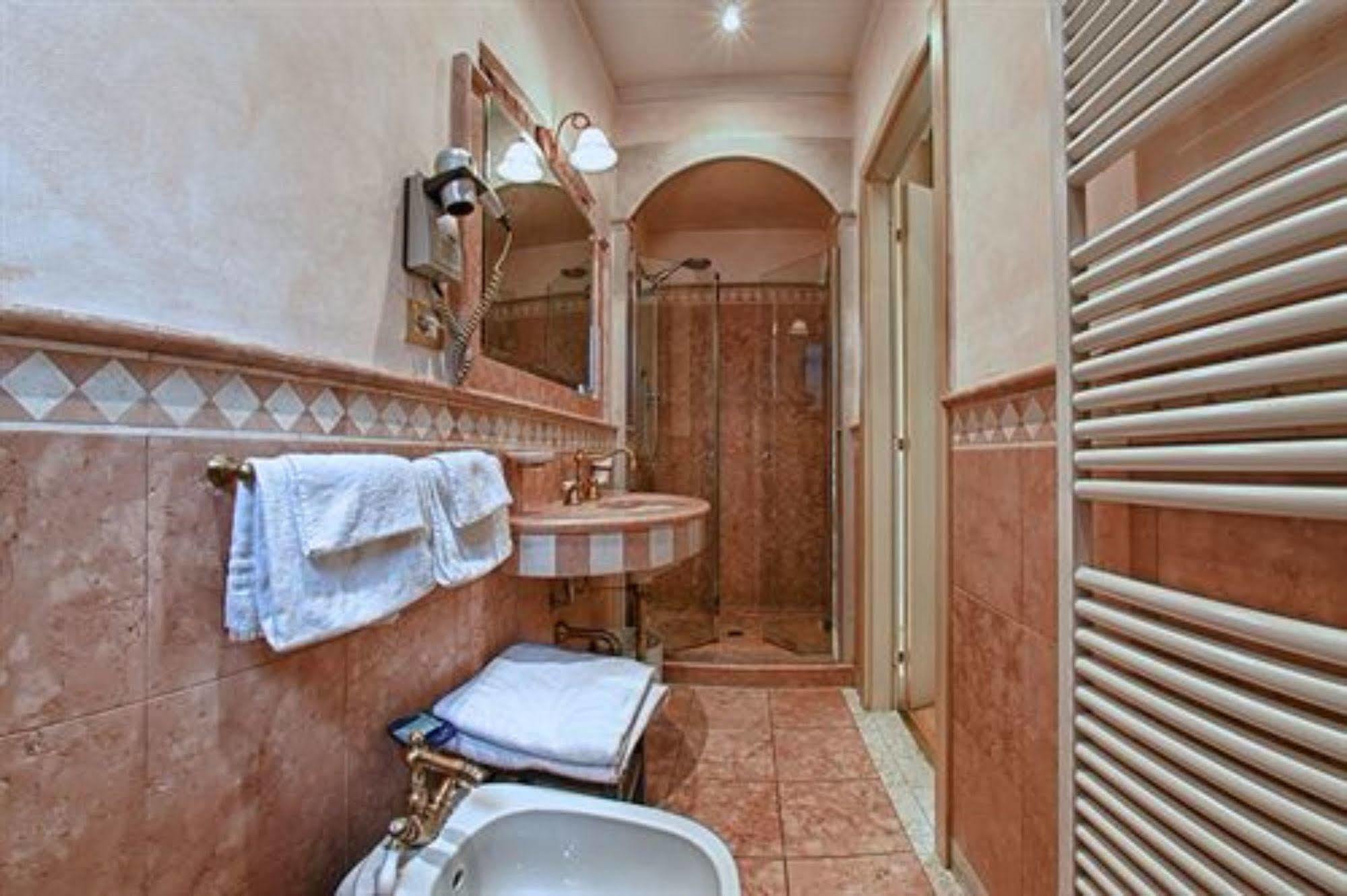 בולוניה Hotel Pedrini מראה חיצוני תמונה