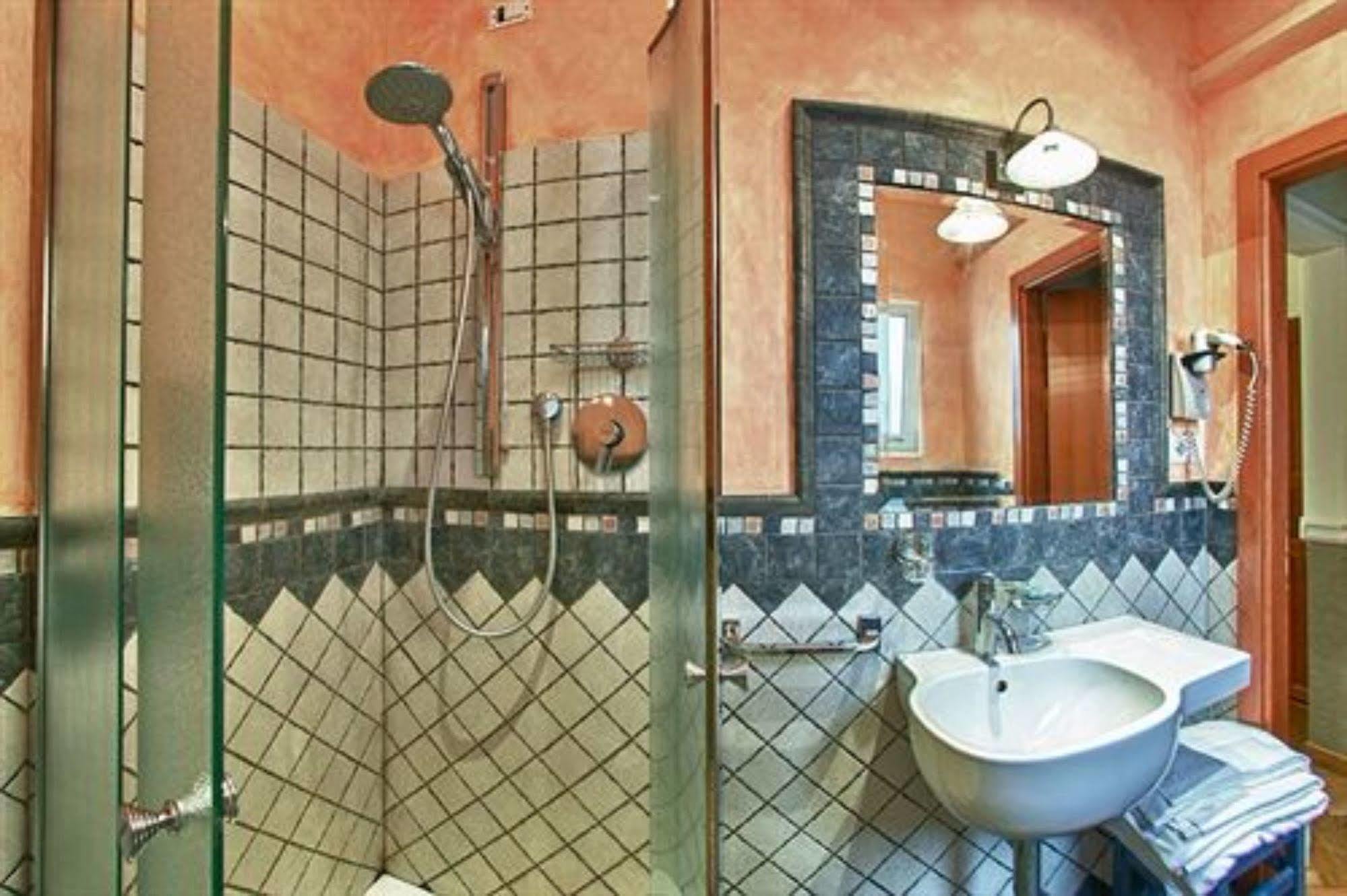 בולוניה Hotel Pedrini מראה חיצוני תמונה